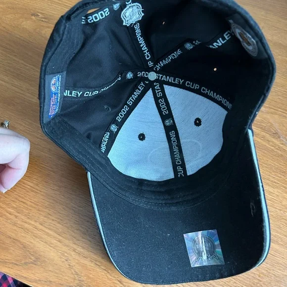 Red Wings Stanley Cup Hat - Picture 4 of 6